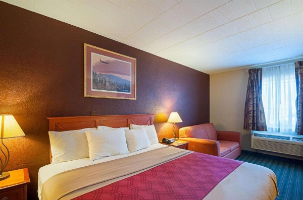 Quality Inn Near Pimlico Racetrack image 11