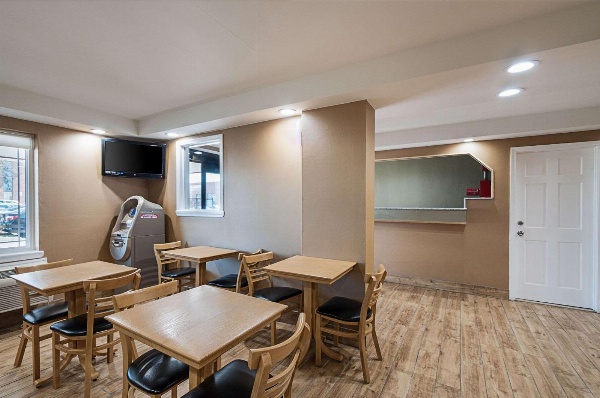 Quality Inn Near Pimlico Racetrack image 6